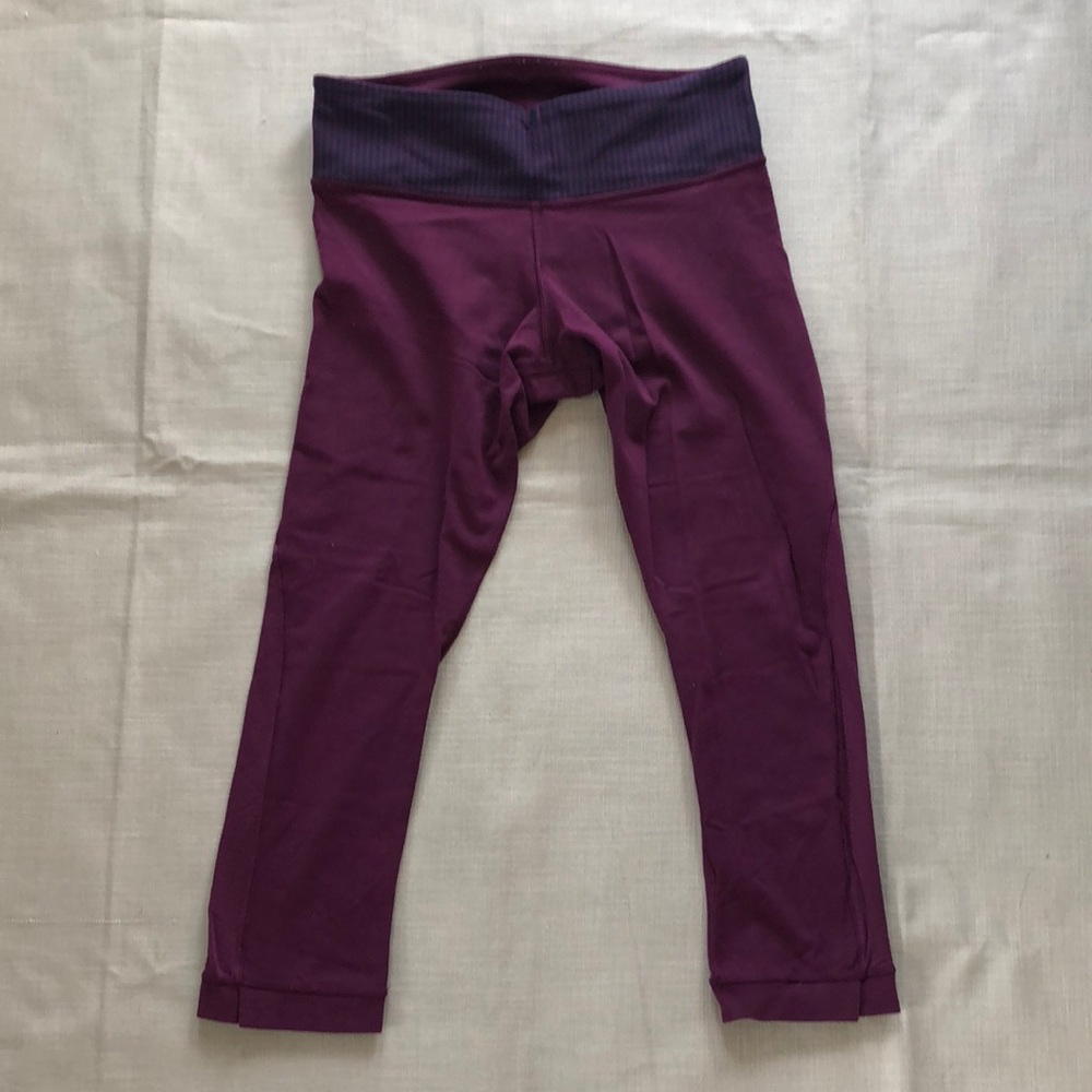 LULULEMON WOMENS CROP LEGGINGS - size 4